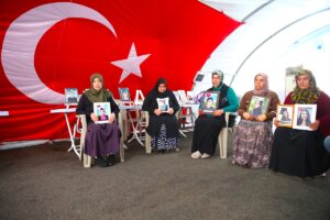 DİYARBAKIR (AA) – Dağa kaçırılan çocukları için eski HDP il