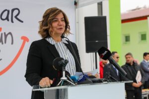 DİYARBAKIR (AA) – Diyarbakır'ın merkez Bağlar ilçesinde Çocuklar Gülsün Diye