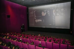 DİYARBAKIR (AA) – Diyarbakır'da öğrenciler, sinema salonunda Türkiye'nin insanlı ilk