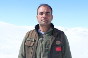 - Kış sezonunda yemleme çalışmaları sırasında kaçak avcıların izini de