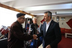 EDİRNE (AA) – Edirne Valisi Yunus Sezer'in huzurevi ziyaretinde bazı