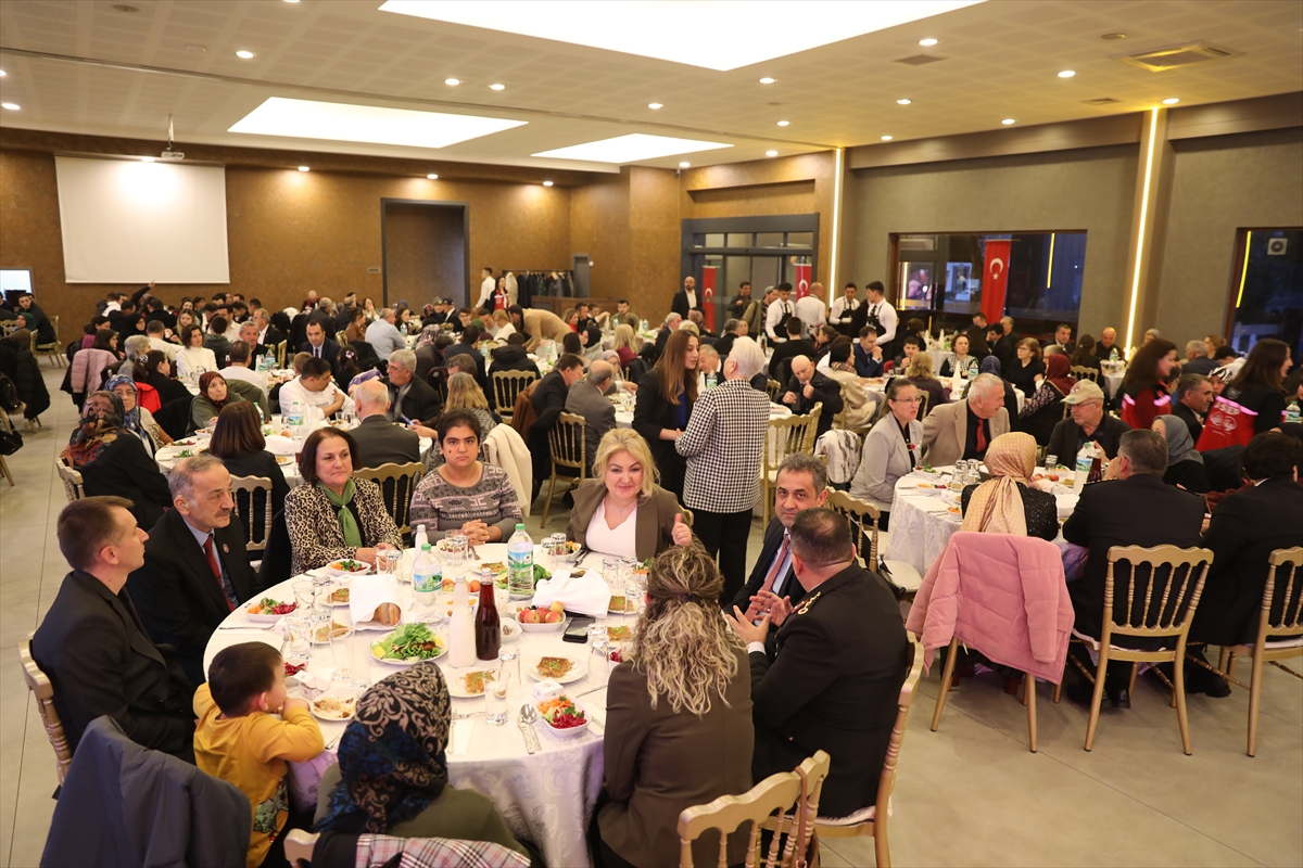 Edirne Valisi Yunus Sezer, şehit aileleri ve gazilerle iftarda buluştu