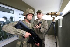 - Saçlımüsellim Hudut Karakolu'nda vatan savunması yapan askerler önce komutanlarıyla,