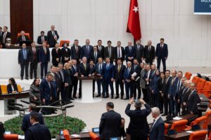 TBMM (AA) – Emekli bayram ikramiyesinin 4 bin liraya yükseltilmesi