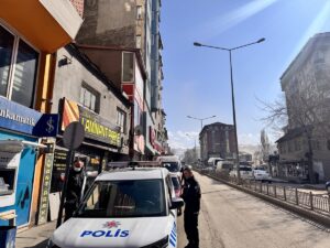 ERZURUM (AA) – Erzurum'da 70 yaşındaki eczacı Nurittin Yıldız, yalnız