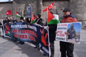 ERZURUM (AA) – Erzurum'da sağlık çalışanları, ramazanda dondurucu soğuğa rağmen