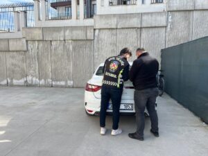 İSTANBUL (AA) – Esenyurt'ta trafiği tehlikeye düşüren tır sürücüsüne 4