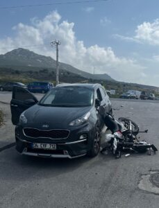 İZMİR (AA) – İzmir'in Foça ilçesinde otomobille çarpışan motosikletin sürücüsü