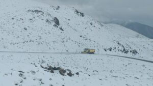 HAKKARİ (AA) – Hakkari'de kar nedeniyle kapanan Durankaya beldesi ve