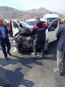 HAKKARİ (AA) – Hakkari'nin Yüksekova ilçesinde pikap ile hafif ticari