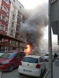 IĞDIR (AA) – Iğdır'da seyir halindeyken alev alan araç kullanılamaz