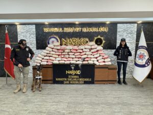 İSTANBUL (AA) – İstanbul'da düzenlenen uyuşturucu operasyonunda 365 kilogram kokain