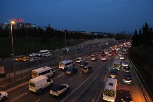 İSTANBUL (AA) – İstanbul'da haftanın ilk iş gününde sabah saatlerinde