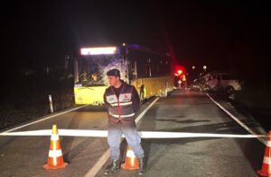 İSTANBUL (AA) – Sarıyer'de İETT otobüsüyle çarpışan hafif ticari aracın