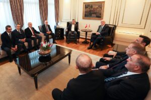 - "Karşınızdaki kolektif kötülüğü mağlup etmenin yegane yolu bütünleşik muhalefettir,