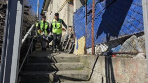 KARABÜK (AA) – Karabük'te 1 kamyon çöp çıkarılan ev ve