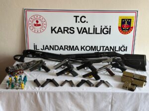 KARS (AA) – Kars İl Jandarma Komutanlığınca, aranan kişiler ve