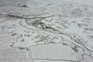 KARS (AA) – Kars'ta iki gündür aralıklarla devam eden kar