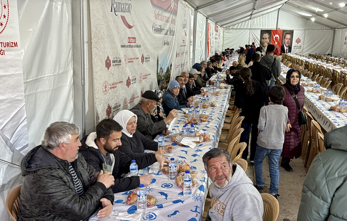 KIRŞEHIR (AA) – Kırşehir'de oluşturulan iftar çadırında, ramazan boyunca 21