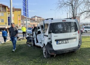 KOCAELİ (AA) – Kocaeli'nin Kartepe ilçesinde hamile kadını hastaneye götüren
