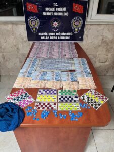 KOCAELİ (AA) – Kocaeli'nin Kartepe ilçesinde kumar oynayan 8 kişiye