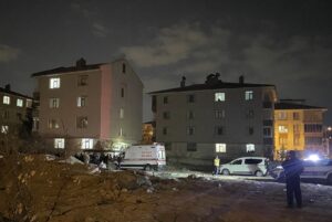 KONYA (AA) – Konya'da bir kişi, boşanma aşamasındaki eşini silahla