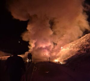 KÜTAHYA (AA) – Kütahya-Eskişehir kara yolunda iplik yüklü tırın dorsesinde