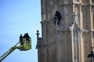 LONDRA (AA) – İngiltere'de bir protestocunun, parlamentonun "Big Ben" olarak