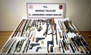 MANİSA (AA) – Manisa'nın Yunusemre ve Akhisar ilçelerinde düzenlenen ruhsatsız