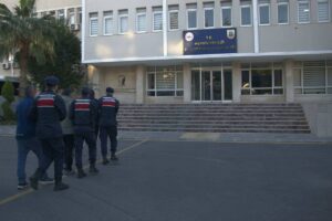 MERSİN (AA) – Mersin'de, kesinleşmiş hapis cezası bulunan 13 firari