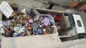 MERSİN (AA) – Mersin'in merkez Akdeniz ilçesinde, atık biriktirildiği belirlenen