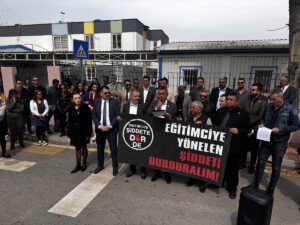 - Okula giden velinin müdür yardımcısına tokat atması güvenlik kamerasınca