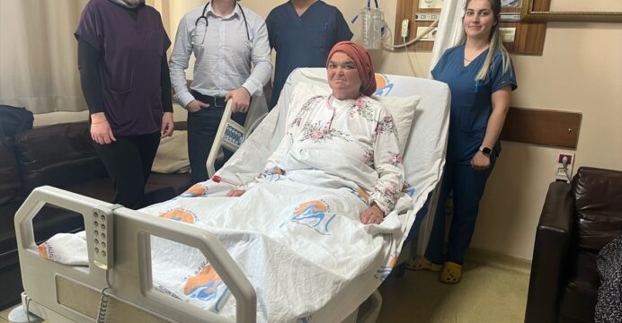 Mersin'de kadının vücudundan 1 kilo 120 gram guatr kitlesi çıkarıldı