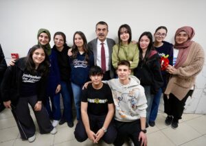 ANKARA (AA) – Milli Eğitim Bakanı Yusuf Tekin, Ankara'da öğrenci