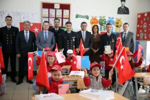 MUĞLA (AA) – Muğla'da okuma yazmayı yeni öğrenen ilkokul 1.