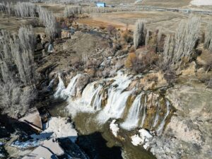 VAN (AA) – Van'da karların erimeye başlamasıyla debisi yükselen Muradiye