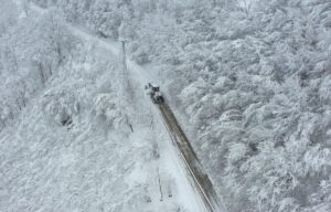 GİRESUN (AA) – Karadeniz illerinde kar hayatı olumsuz etkilerken, Giresun