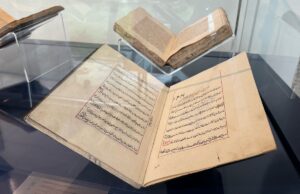 - Sergide tarihin önemli hattatlarından Yakut el-Müsta'sımi'nin yazdığı Kur'an-ı Kerim