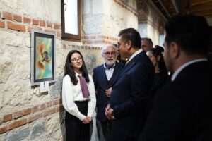 - Sergide, Türk ve Kırgız kültürel ögeleriyle bezenmiş tipografik eserler,