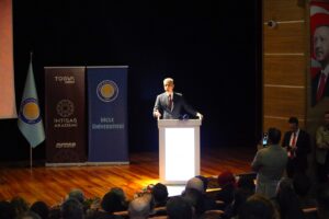 DİYARBAKIR (AA) – Sağlık Bakanı Kemal Memişoğlu, "Bilimiyle, teknolojisiyle gençler