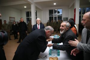 - İftar programı öncesinde oğlunun biriken şehit maaşı ile sattığı