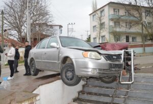 SAMSUN (AA) – Samsun'un Havza ilçesinde iki otomobilin çarpıştığı kazada