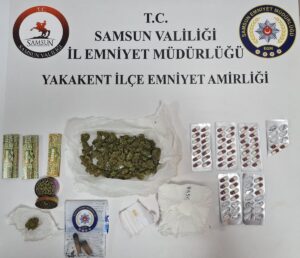 SAMSUN (AA) – Samsun'un Yakakent ilçesinde otomobilin döşemesine zulalanmış uyuşturucu