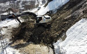 - Heyelan bölgesi havadan görüntülendi 