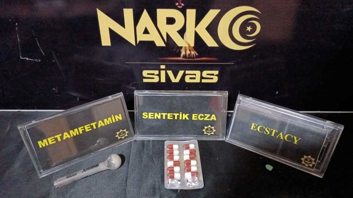 SİVAS (AA) – Sivas merkezli 2 ilde gerçekleştirilen uyuşturucu operasyonunda