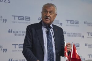 - Başkanvekili seçilen Adana Büyükşehir Belediye Başkanı Karalar, üçüncü tur