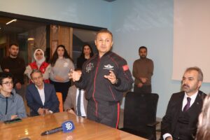 RİZE (AA) – Türkiye'nin ilk astronotu Alper Gezeravcı, Rize'de DENEYAP