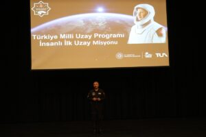RİZE (AA) – Türkiye'nin ilk astronotu Alper Gezeravcı, "Öğrenci Buluşmaları"