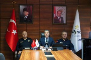 UŞAK (AA) – Uşak Valisi Naci Aktaş, ekiplerce kent genelinde