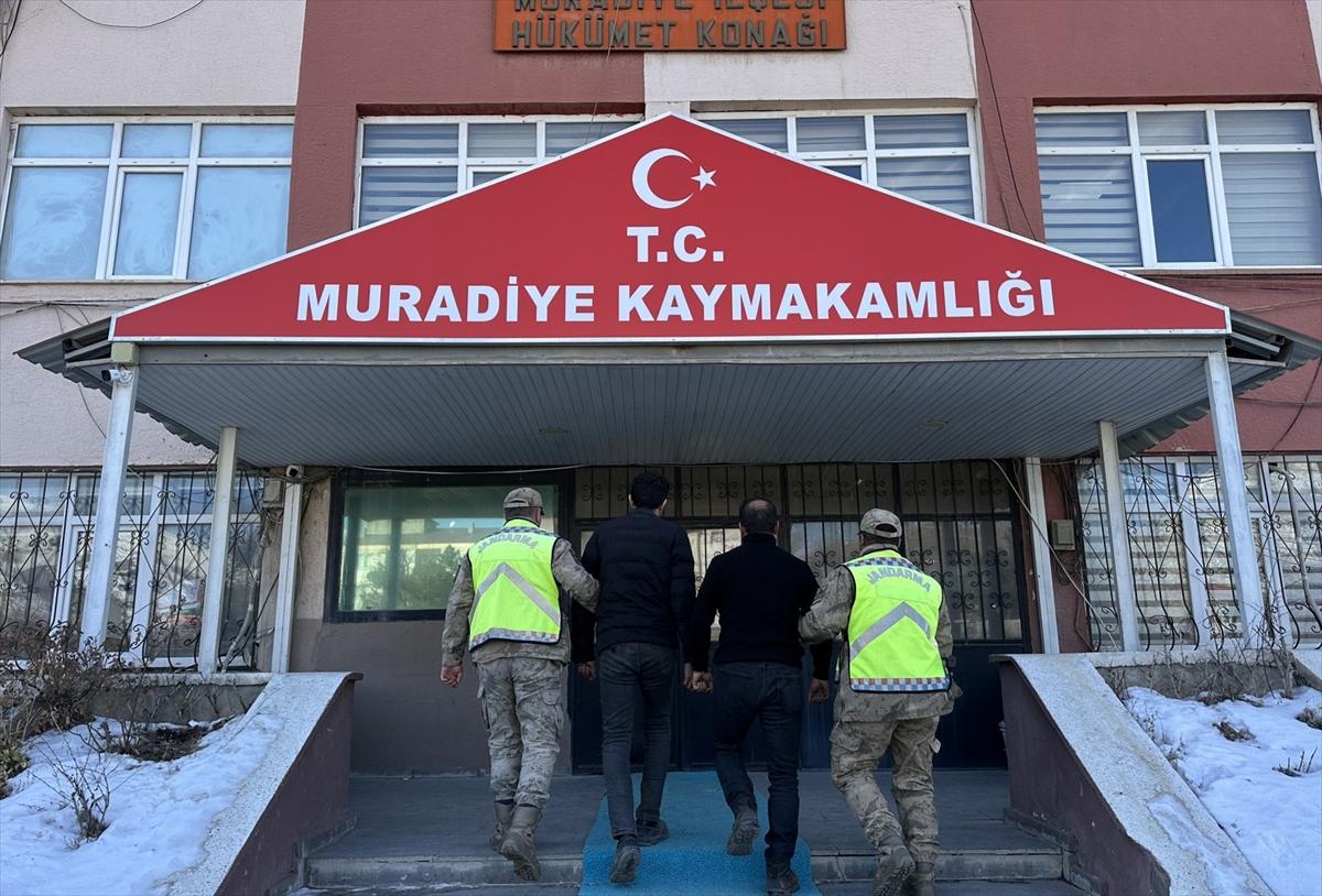 VAN (AA) – Van'ın Muradiye ilçesinde 4 düzensiz göçmen yakalandı,